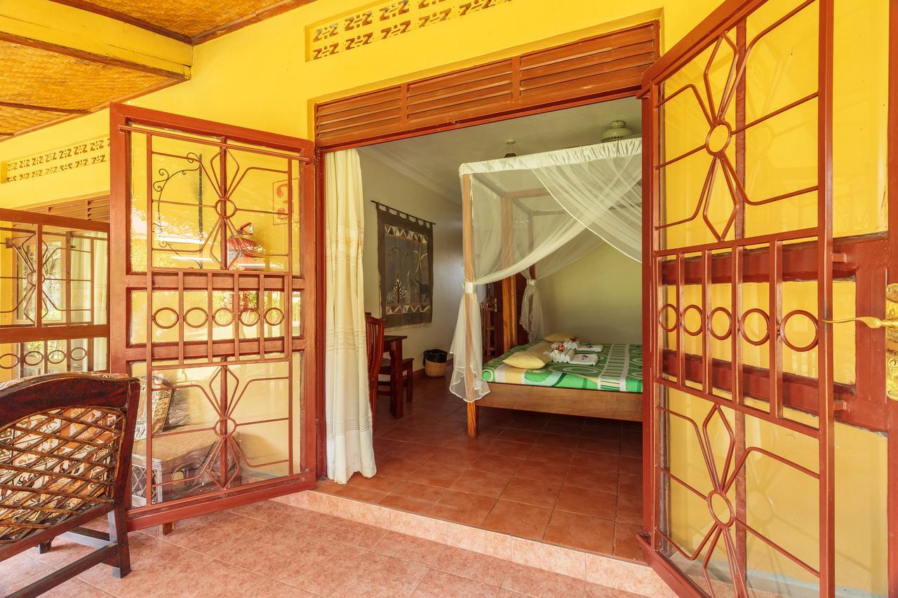 Airport Guesthouse Entebbe Exterior foto